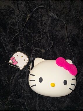 HOT TOPIC- Hello Kitty SILICONE Face Bag with removable Crossbody Strap -NWT